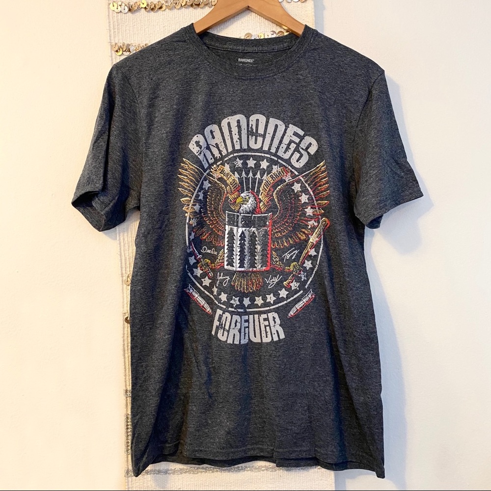 RAMONES NWT Retro Vintage Style Band Tee Forever